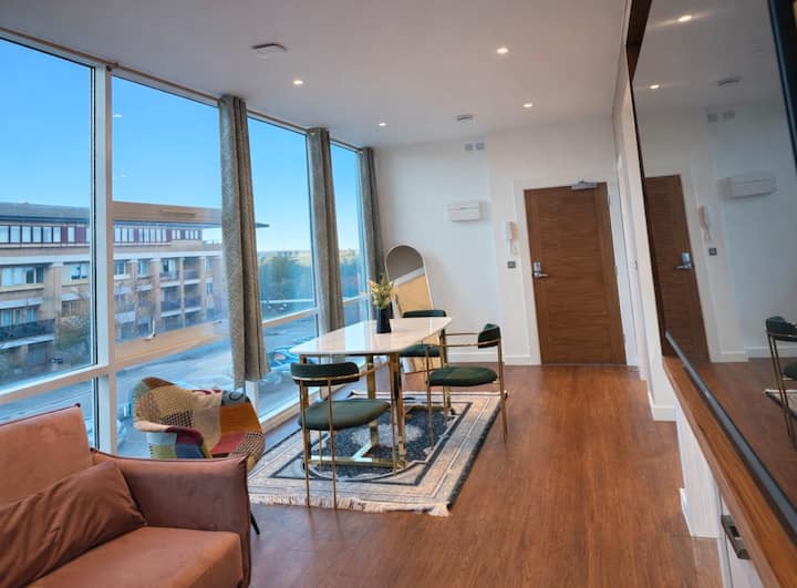 #130 Central Mk Two Mins Walk To Xscape & Shopping - Milton Keynes