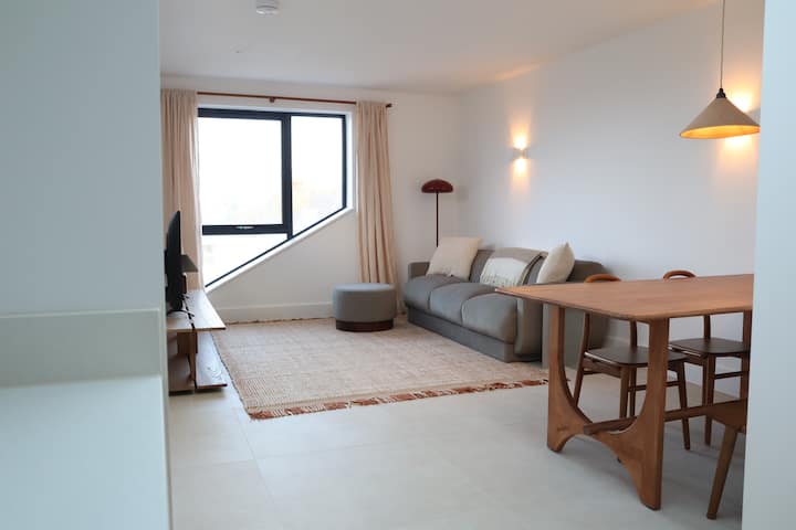 Elegant Beach Retreat | Sea Views, Central Newquay - Mawgan Porth