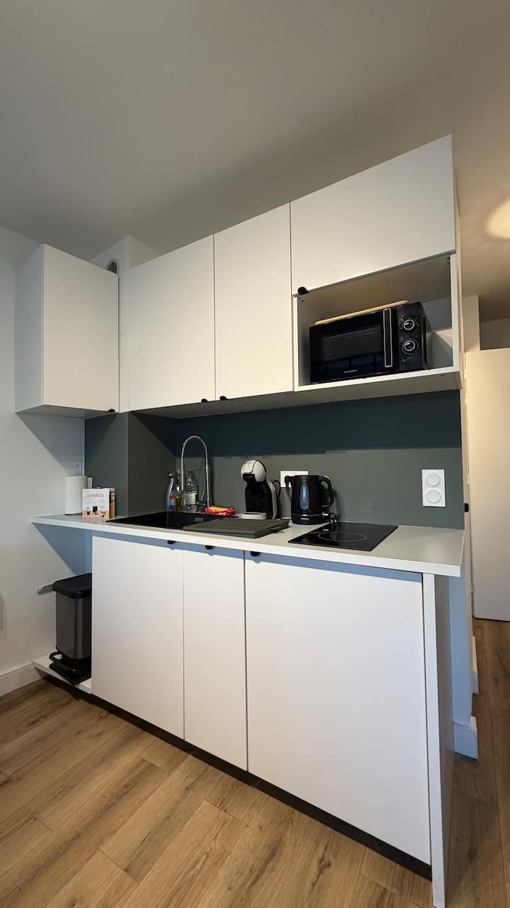 Studio Design Avec Verrière – Très Calme – Paris11 - Le Marais