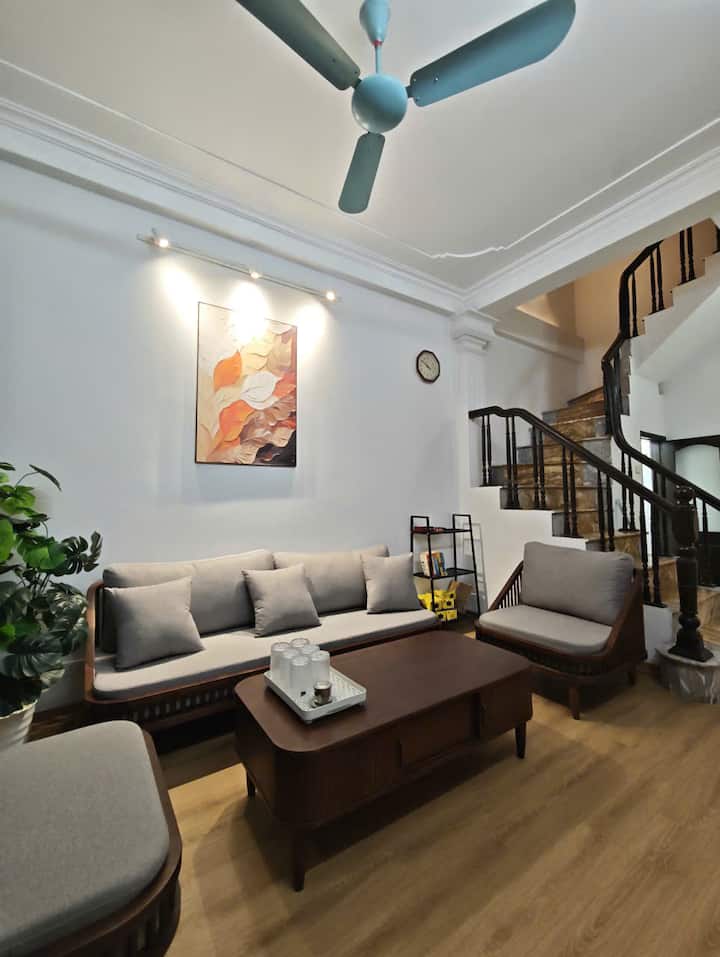Holly's Housing/big Group/6beds/train Street View - Vietnam