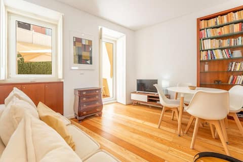 Top performing Airbnb: Charming House with a Garden in Ajuda
