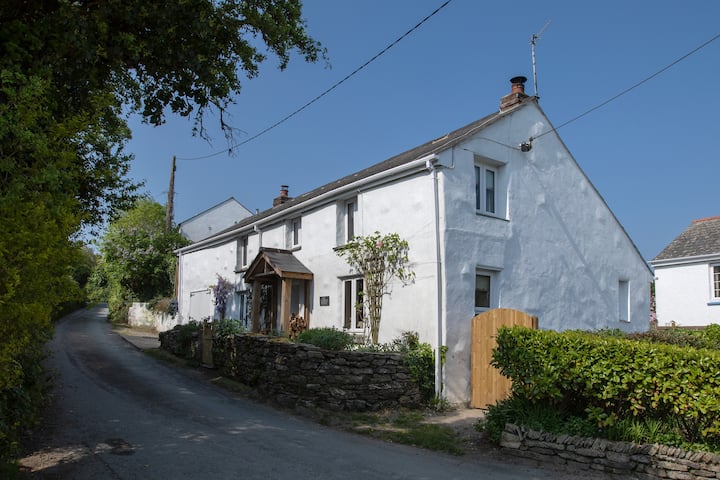 Old Kiddlywink Cottage, Sleeps 7/8, Dog Friendly - Crantock