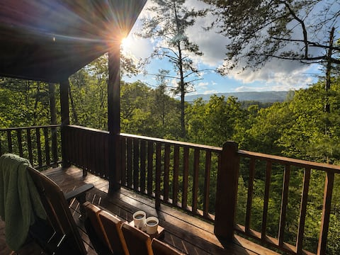 Top Airbnb: Luxe Cabin w/ 2 King Suites, Hot Tub, & Firepit in Pigeon Forge