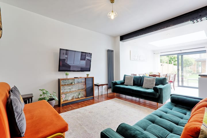 Spacious 4-bedroom Home Near Station & Seafront - Isle of Sheppey