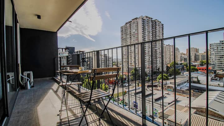 Amplio Depto. Con Ac, Parking, Gym, Piscina, Wifi, - Providencia