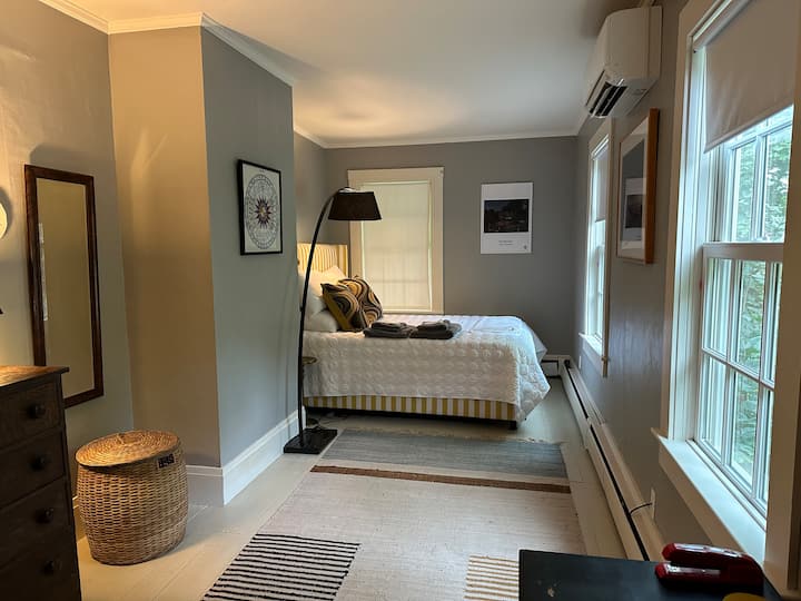Dormitorio principal en la planta baja de la "Habitación Campari"
