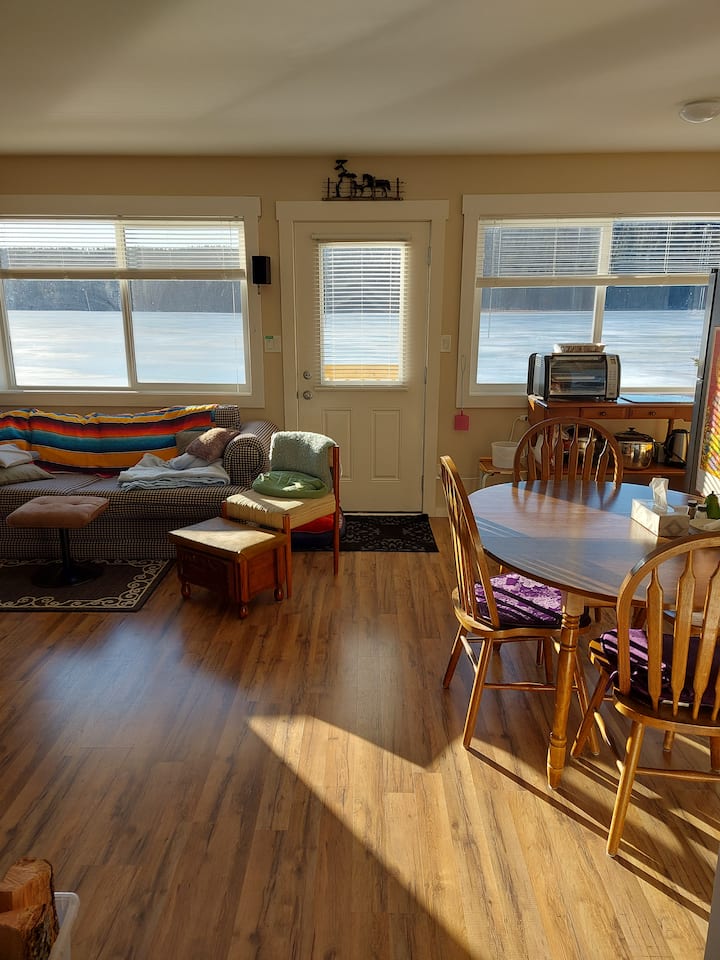 Cozy Cottage On Timothy Lake - Lac la Hache, BC