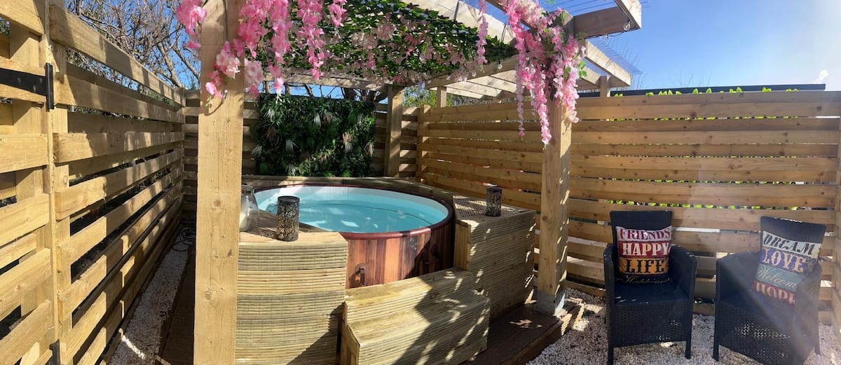 Luxury Cabin With Hot Tub