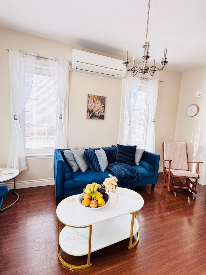 Charming Sunroom Home With Cozy Living Spaces - Antigonish