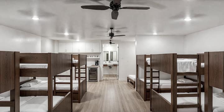 Bullpen Bunkhouse - Round Top, TX