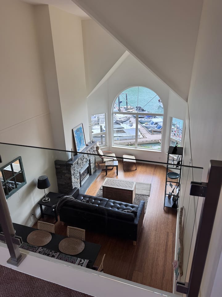 Ocean & Sun Waterfront W/ Roof Deck - Squamish