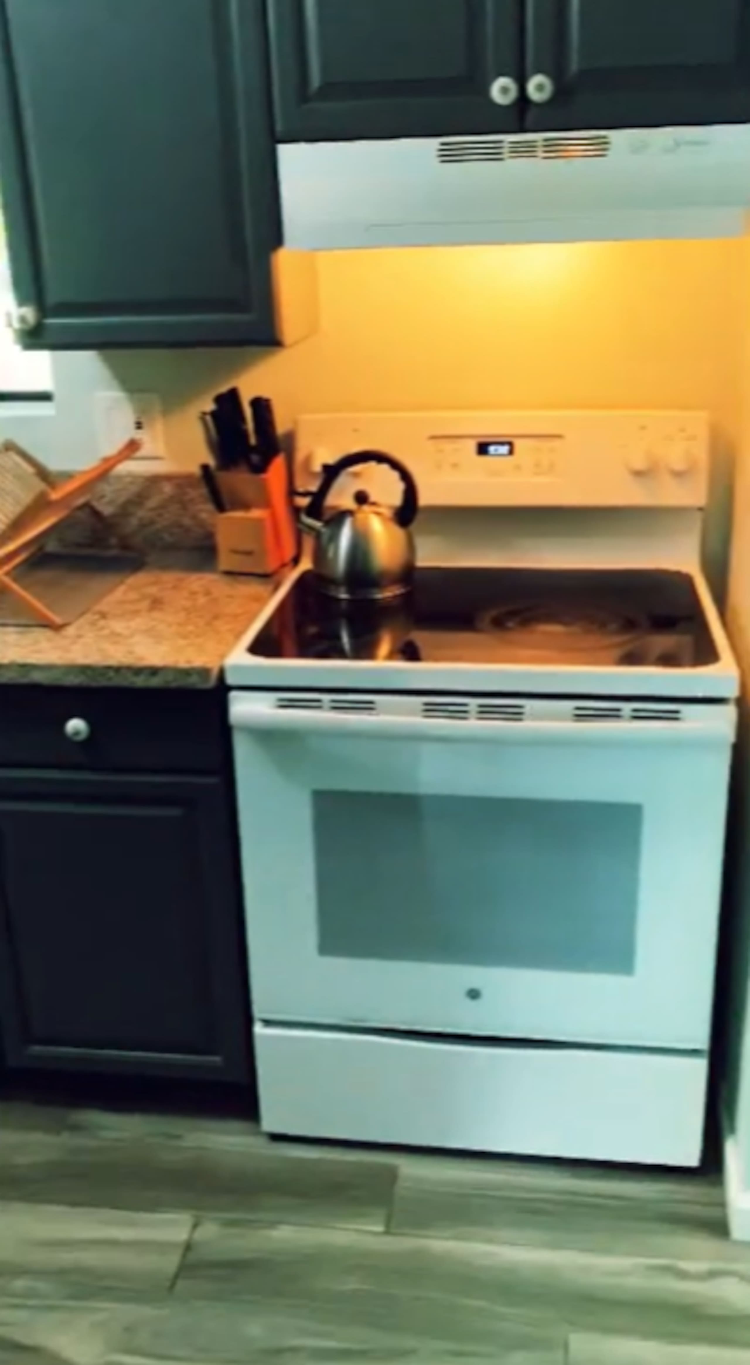 Private room in rental unit in Kailua-Kona - Photo 6