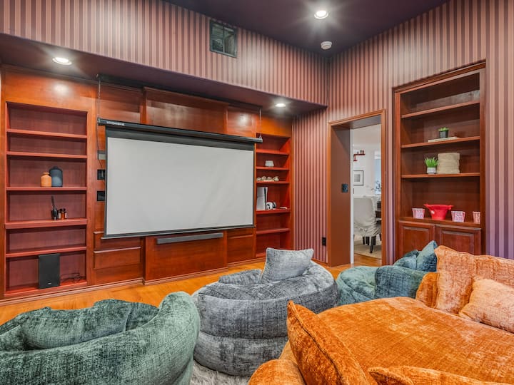 Wowzaa! Theatre Room, Spa&sauna, Game Room Galore! - Vancouver, WA