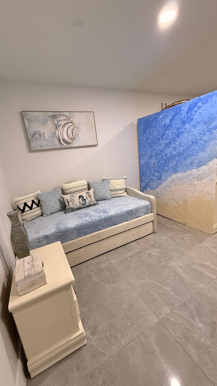 Beach House Studio Near Hard Rock | Hollywood - Miramar, FL