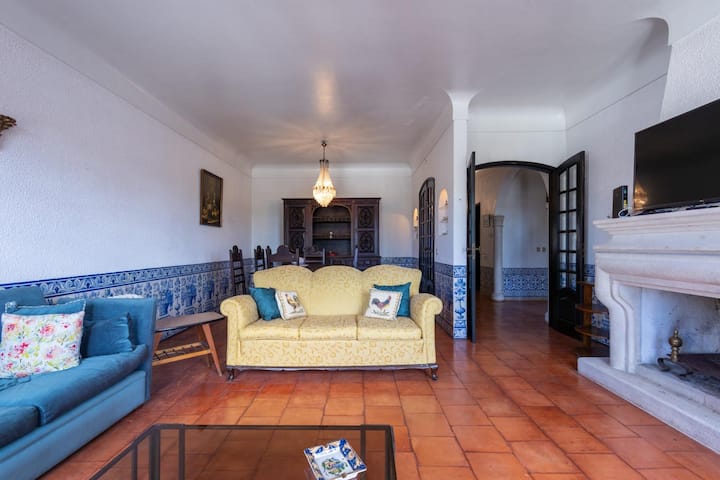 Almeirim House With Large Terrace And Parking - Almeirim