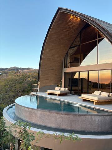 Luxury Villa: Ocean View, Infinity Pool & Gym