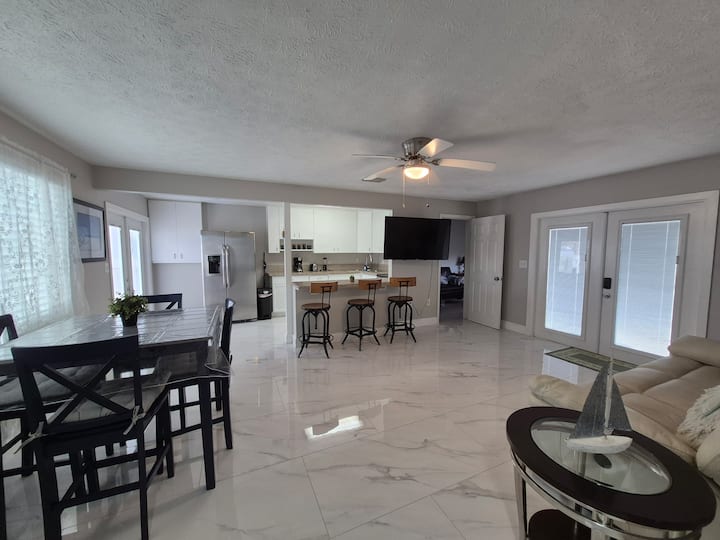 2 Bedrooms Apt. With Water View In Great Location! - Jensen Beach, FL