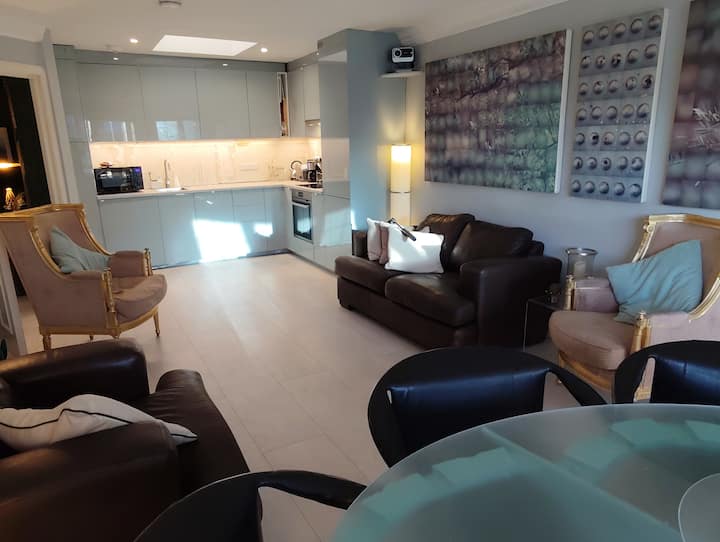 Sunny Top Floor Flat With Pool/gym/sauna - Edinburgh
