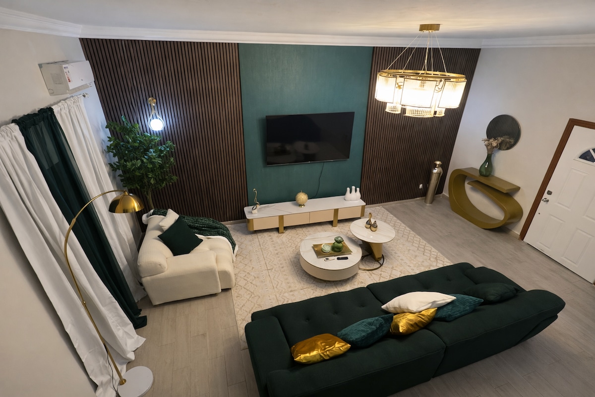 Living room image 7