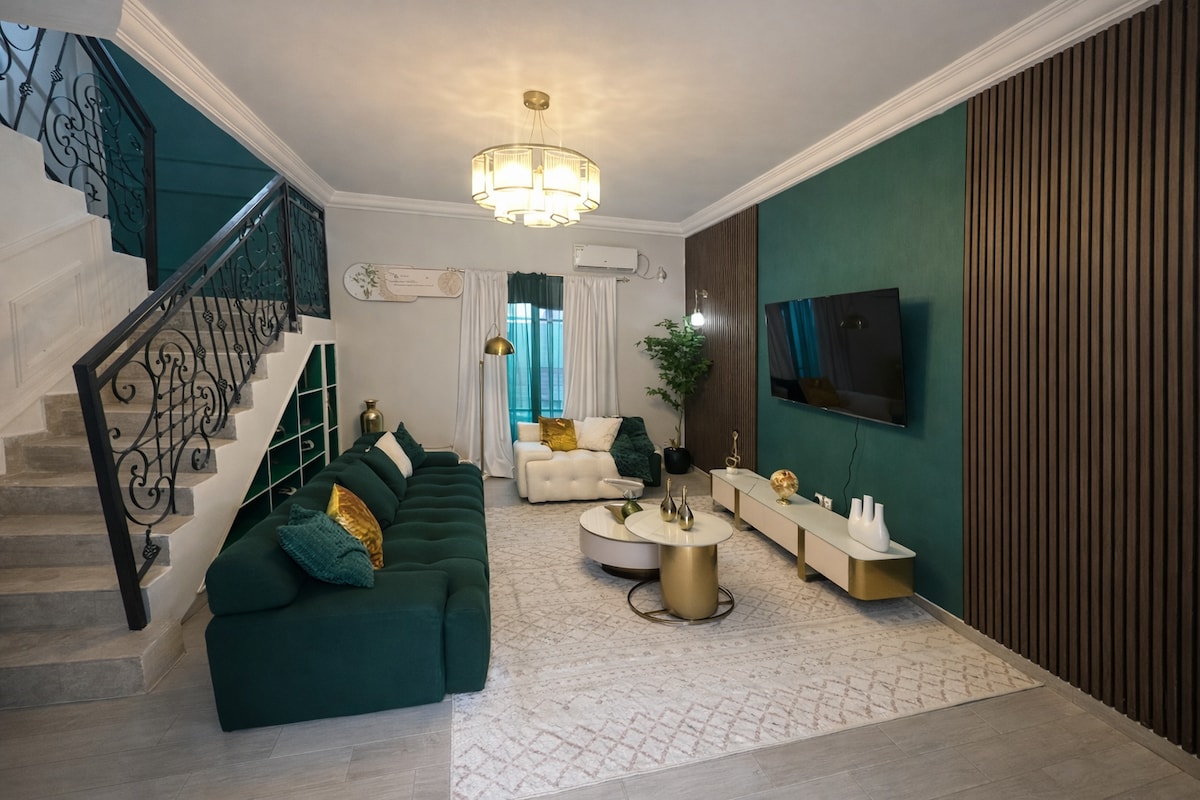 Living room image 6