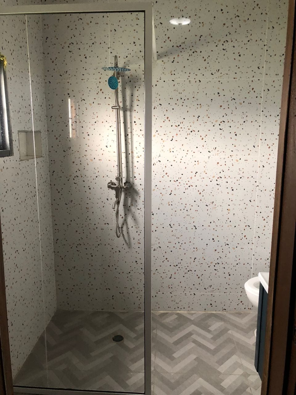 Full bathroom 2 image 5