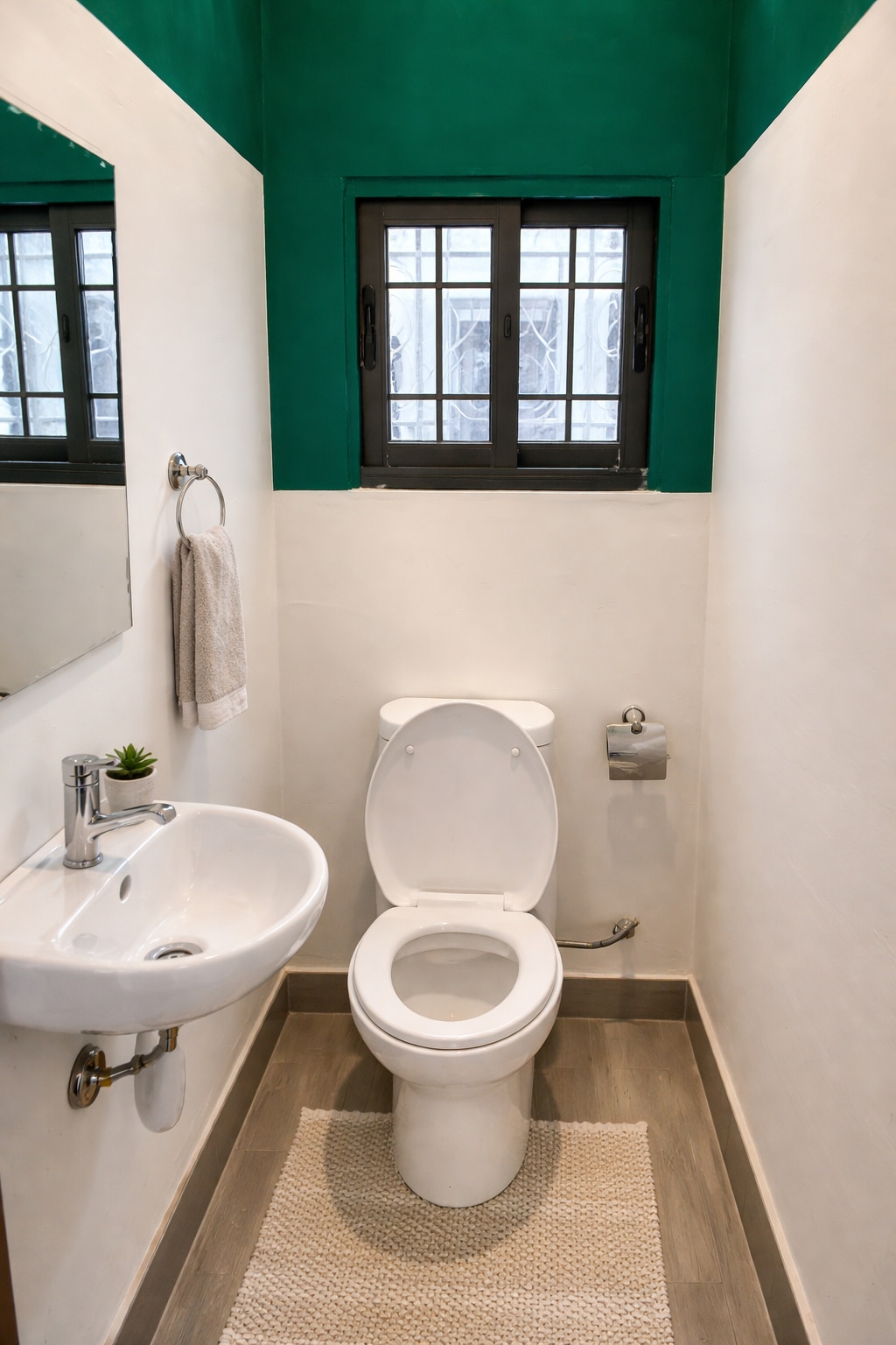 Half bathroom image 1