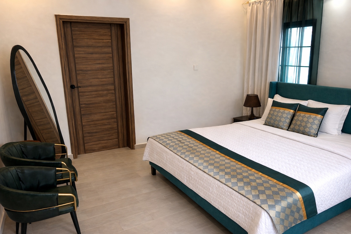 Bedroom 1 image 3