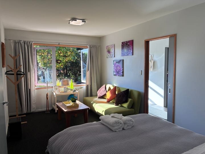 Coastal Calm Suite | Sheltered Garden Setting - Christchurch