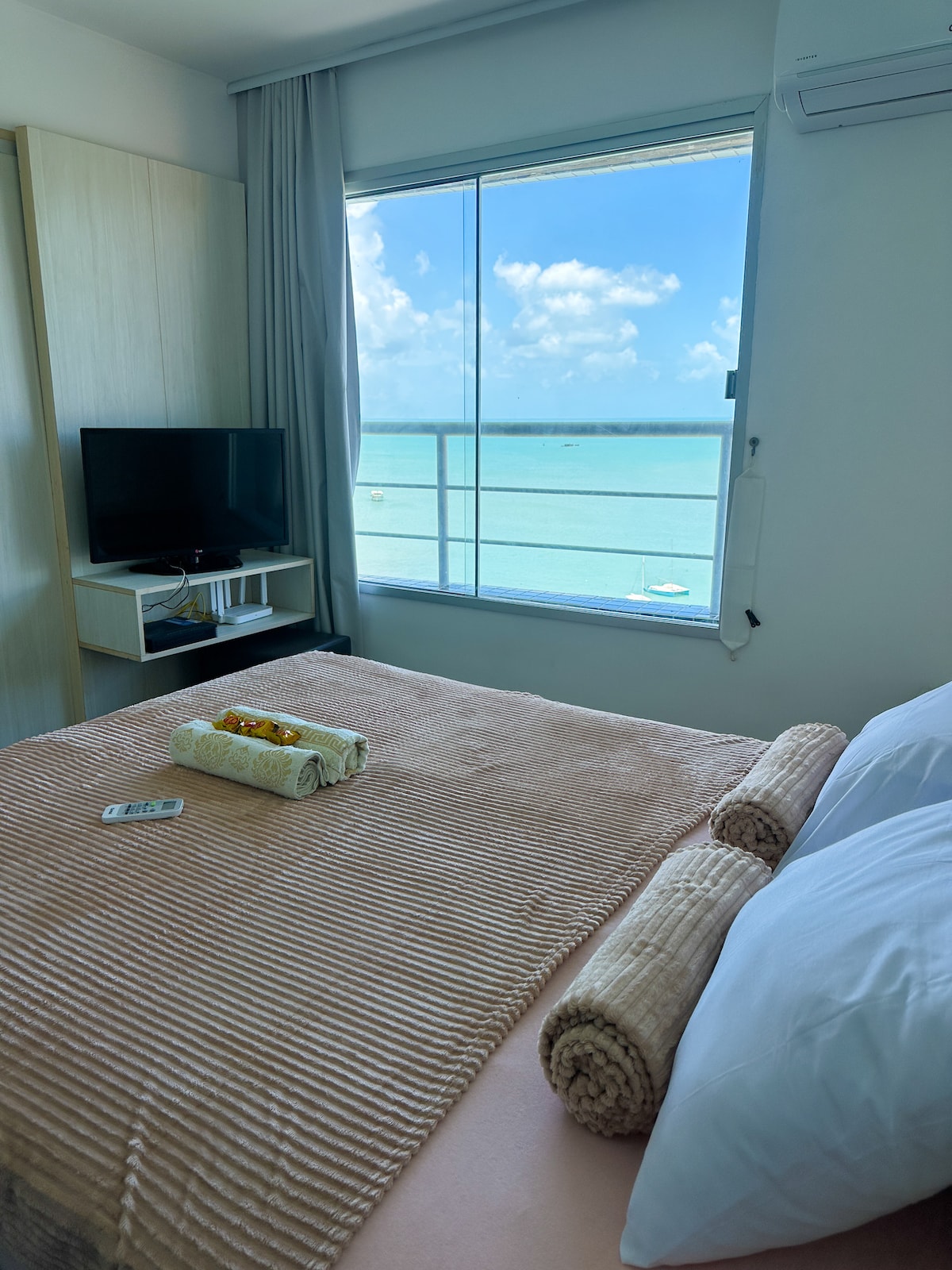 Foto do anúncio de Apartamento 5 Pessoas - Frente ao Mar - Aceita Pet em Mucuripe, Fortaleza