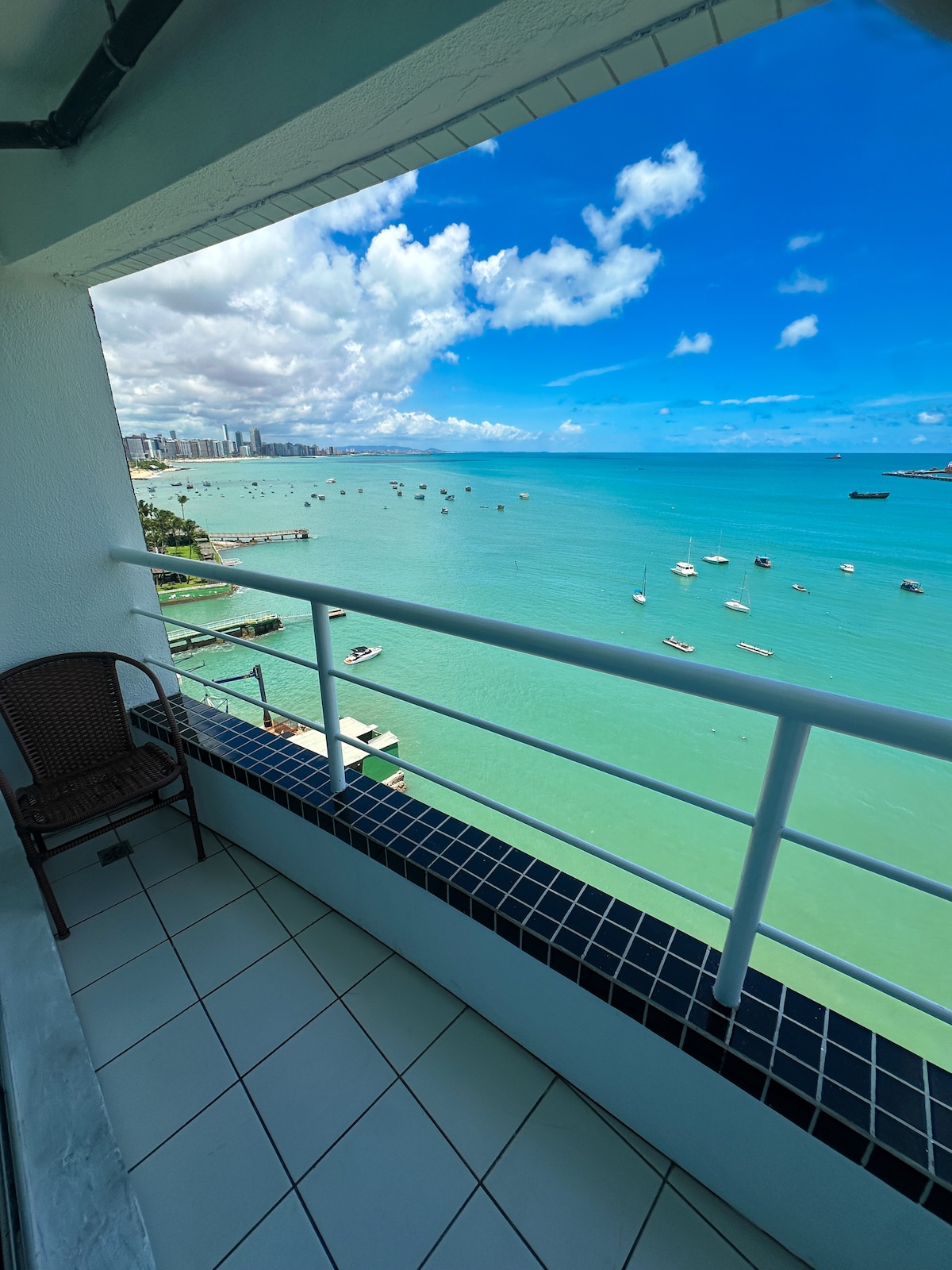 Foto do anúncio de Apartamento 5 Pessoas - Frente ao Mar - Aceita Pet em Mucuripe, Fortaleza