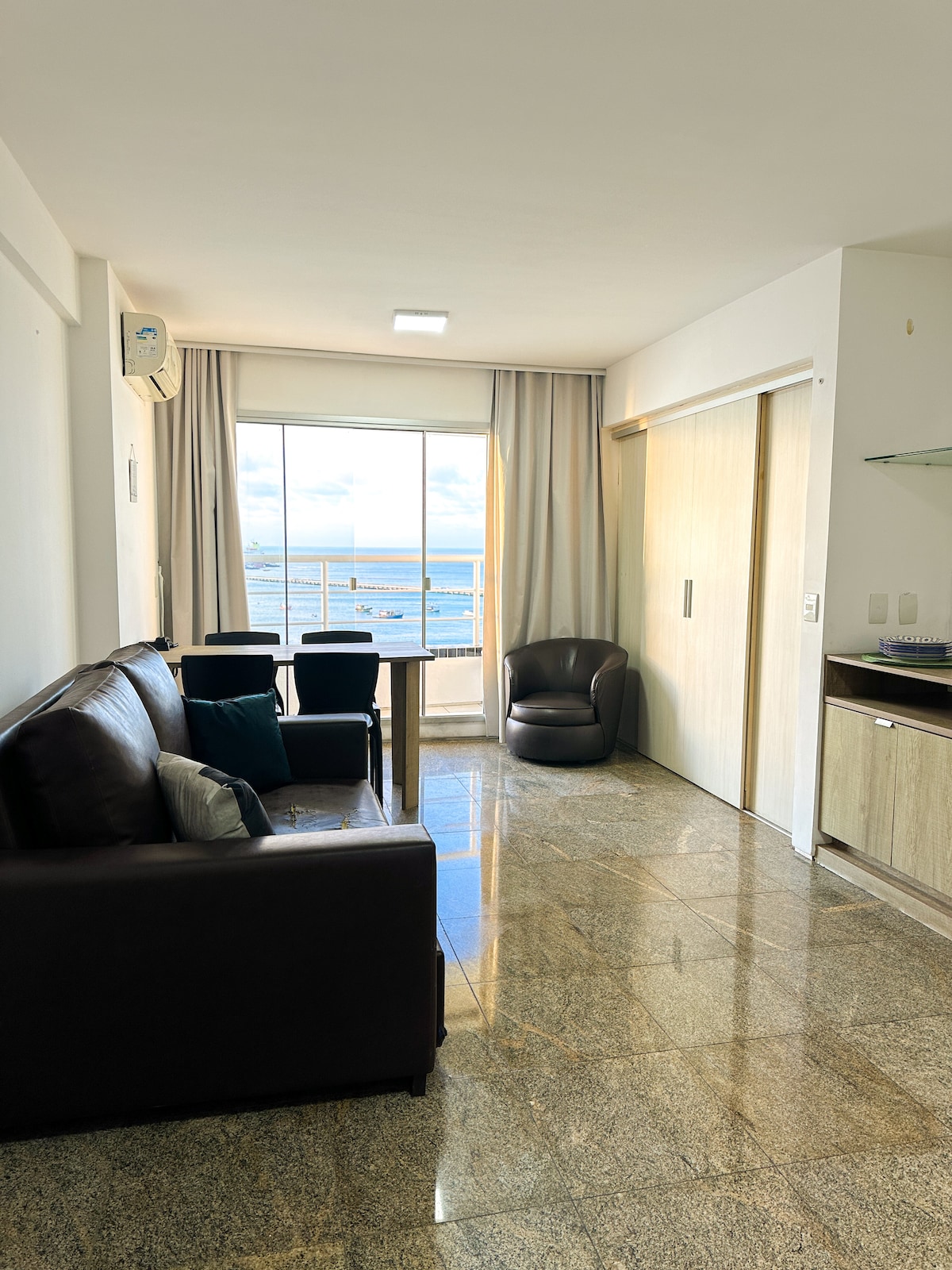 Foto do anúncio de Apartamento 5 Pessoas - Frente ao Mar - Aceita Pet em Mucuripe, Fortaleza