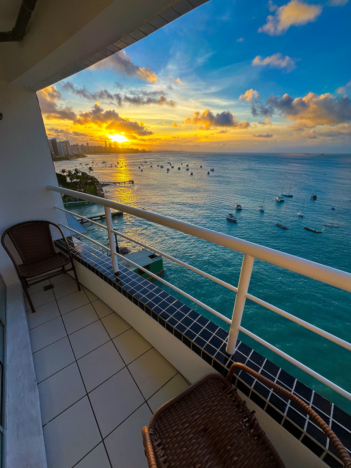 Foto do anúncio de Apartamento 5 Pessoas - Frente ao Mar - Aceita Pet em Mucuripe, Fortaleza