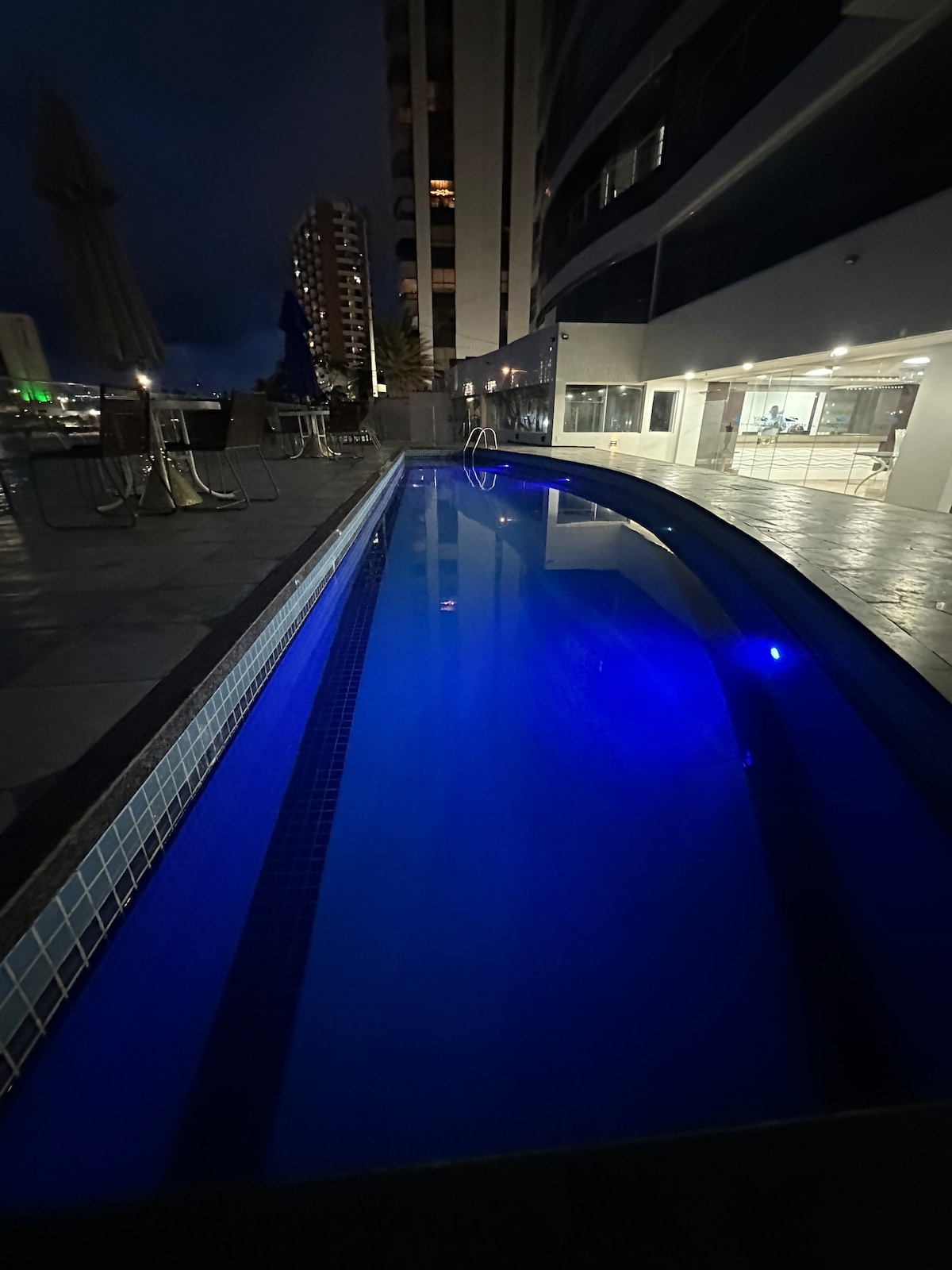 Foto do anúncio de Apartamento 5 Pessoas - Frente ao Mar - Aceita Pet em Mucuripe, Fortaleza