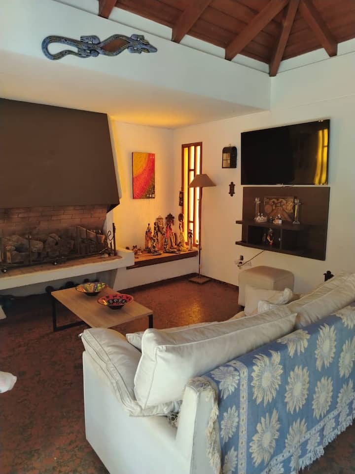 Casa En Calle Aristides Con Patio Y Parrilla - Mendoza