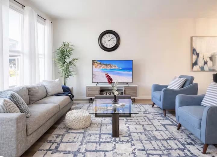 Spacious & Modern 3br Home | Family Friendly | Wor - Calgary