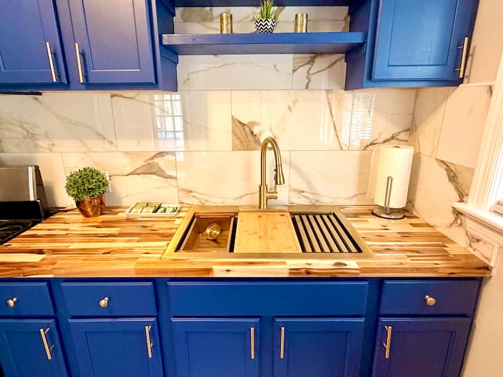 Lola's Manor | Superhost Newly Renovated 3 Bedroom - Mobile, AL