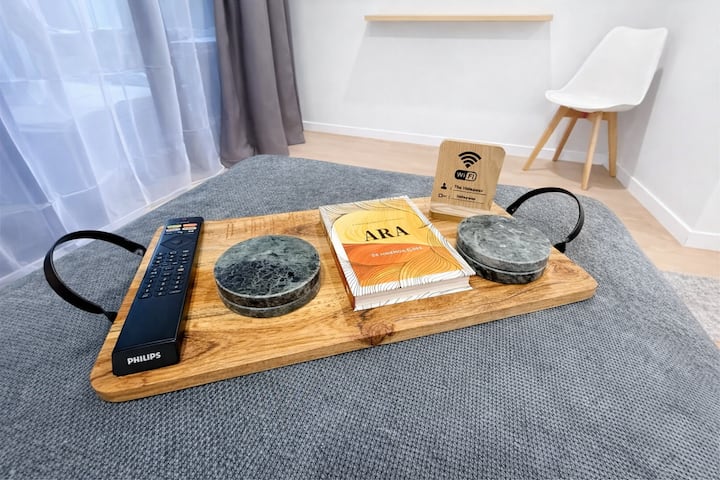 The Hideaway | 70in Tvs, King Bed, Parking, Wifi - 오클랜드