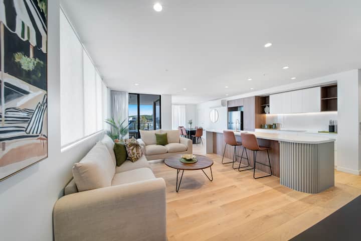 Spacious 3br Luxury | Stunning Ocean & Beach Views - Maroochydore