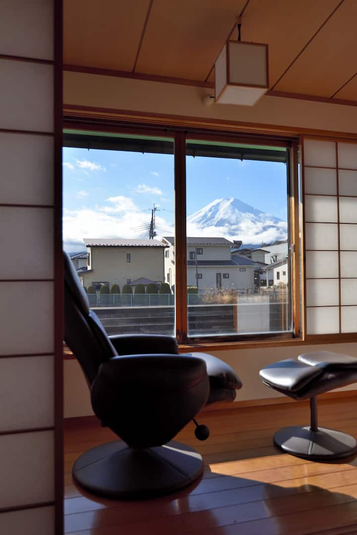 富士山を望む広々一棟貸し｜月江寺駅から徒歩10分｜最大20名宿泊可！ - 富士吉田市