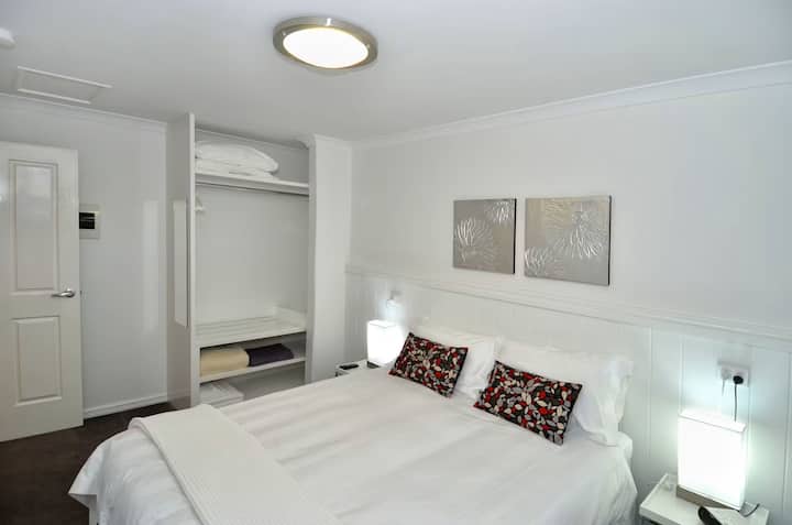 Albany Central Apartments - Apartment Three - Albany
