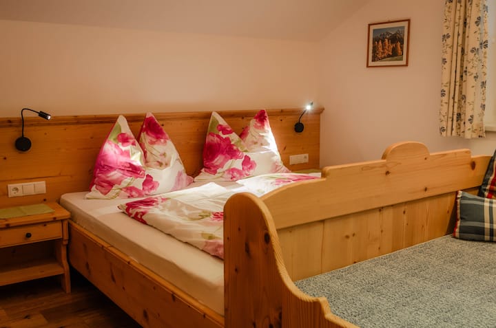 Bauernhof Krahlehen · Triple Room With Breakfast - Hallstatt