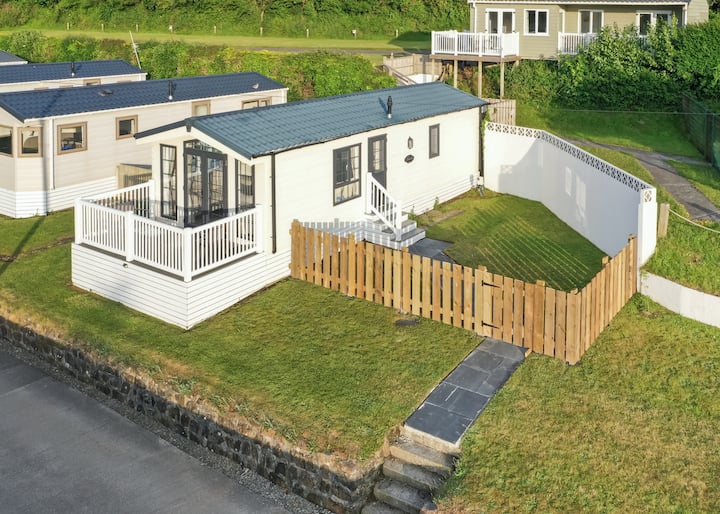 Signature With Enclosed Garden - Hayle