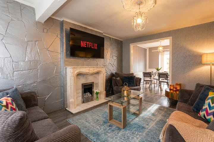 5 Mins Walk Anfield Stadium | Long Stays + Parking - Liverpool, Reino Unido