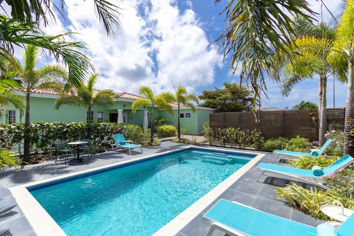 The View & Guesthouse | The Ambassador - Curazao