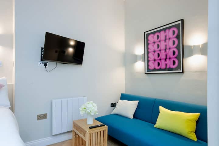 New Super Central Soho Flat - Soho - London