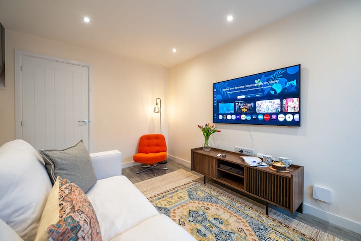 Cosy & Contemporary 2 Bed Home, Quiet Area Parking - Shrewsbury