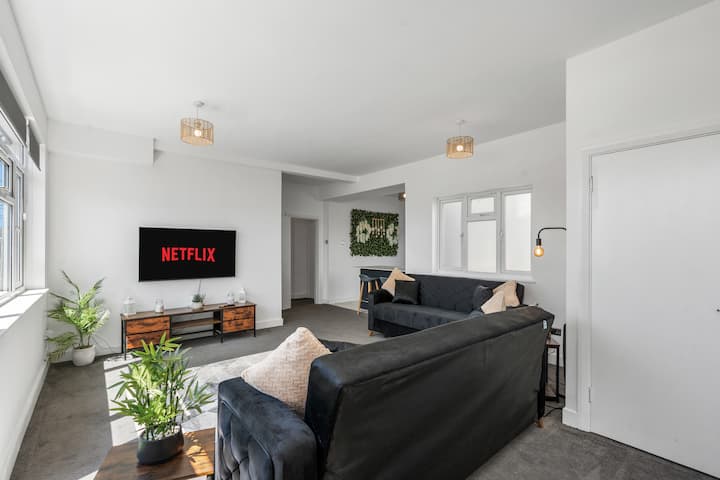 Brighton Central Flat | Sea View, Balcony, Parking - Hove