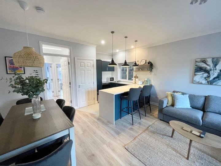 Stylish City Retreat 2- Super King Bed - Galway