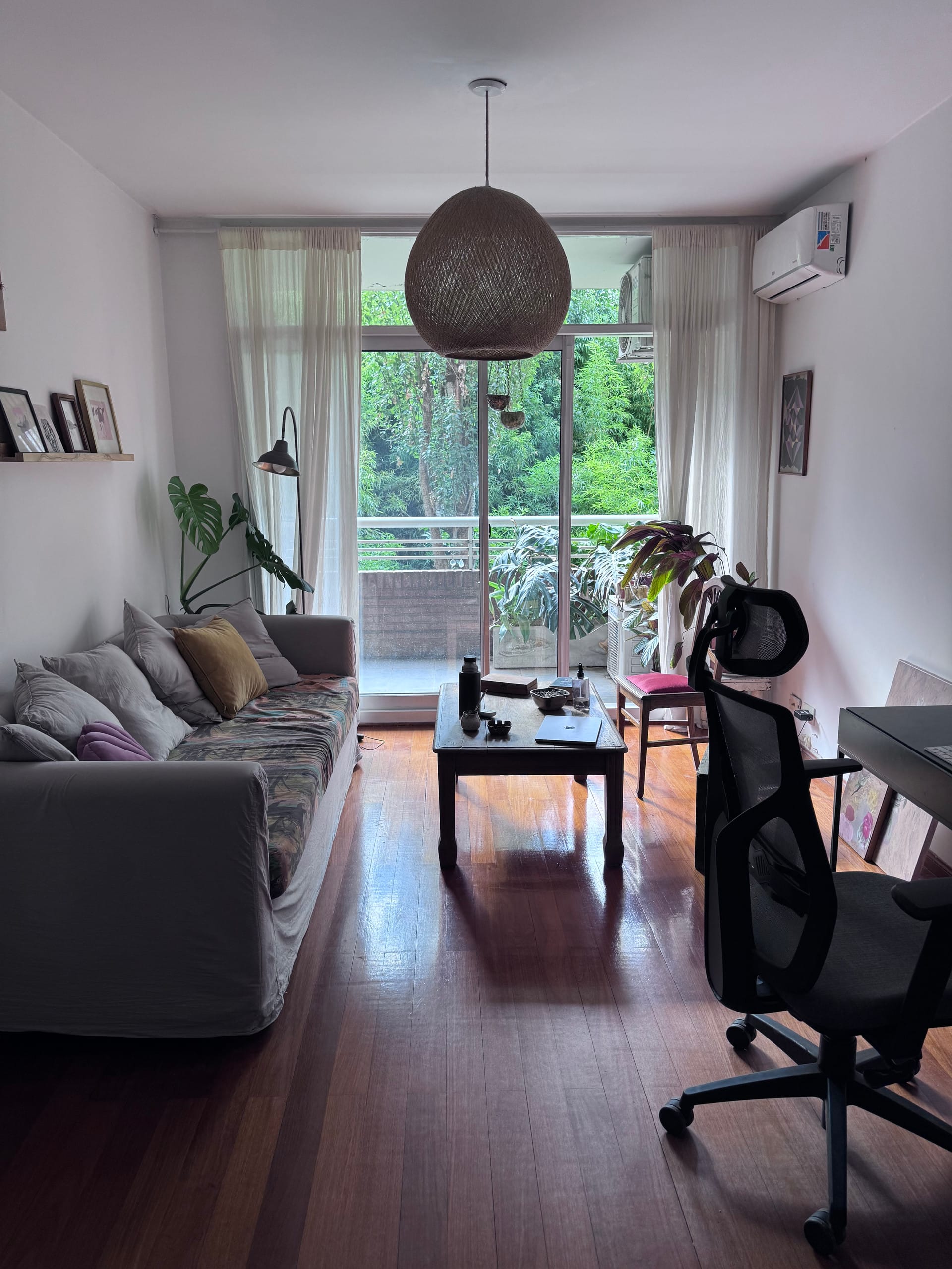 Bright two-room apartment with green view in Palermo