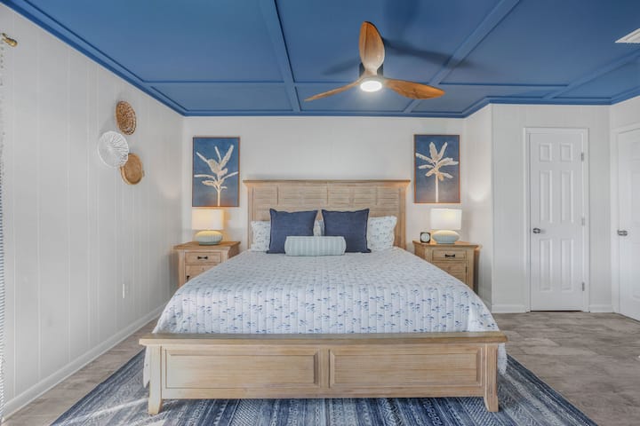 New! Renovated Sleeps 10, Pool, Easy Beach Access! - Gulf Shores, AL